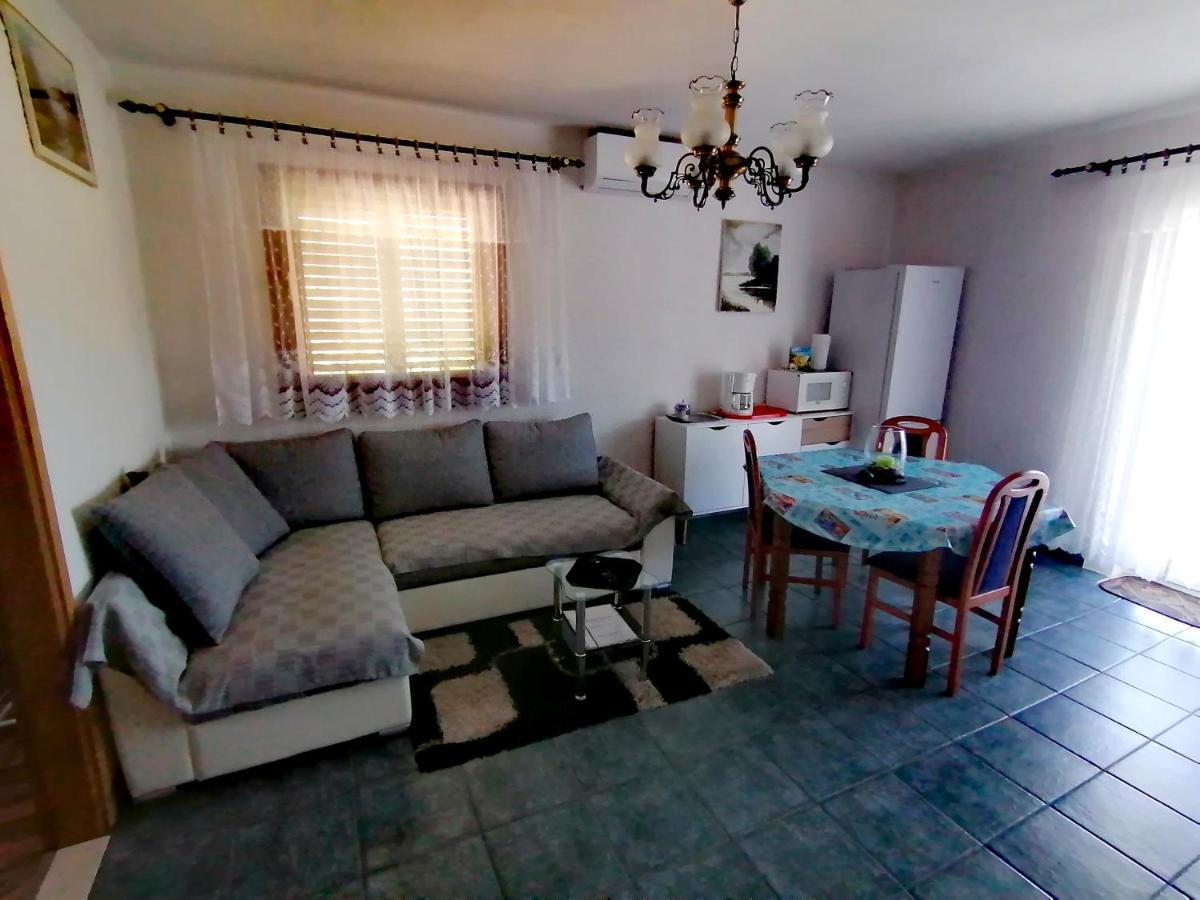 Apartman Canaki Splitska Εξωτερικό φωτογραφία
