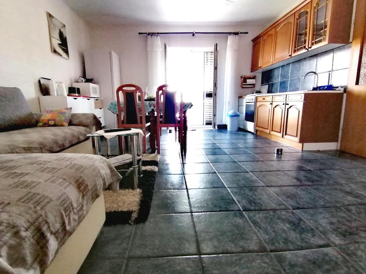 Apartman Canaki Splitska Εξωτερικό φωτογραφία