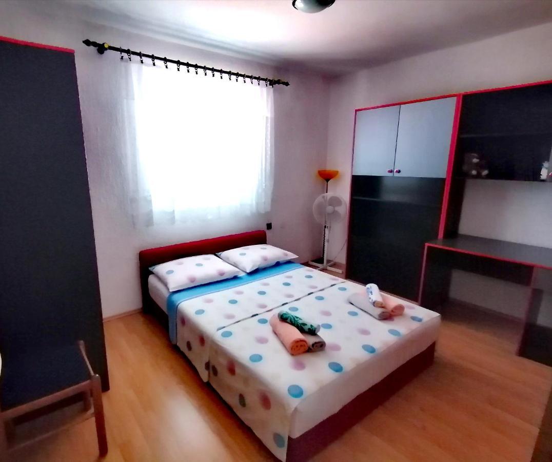 Apartman Canaki Splitska Εξωτερικό φωτογραφία